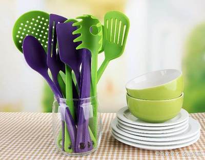 廚房塑料制品煥新秘籍 清潔、除味、去漬全攻略